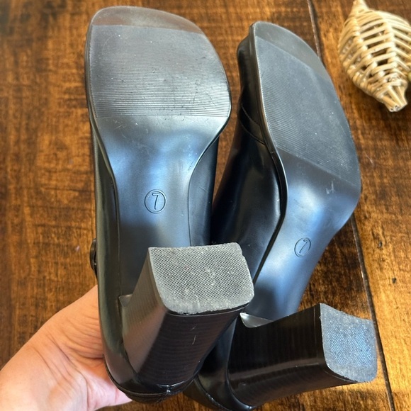 Emergency Exit | 90s Y2K Block Heel, Square Toe Mary Jane Shoes, Size 7 - Picture 7 of 10